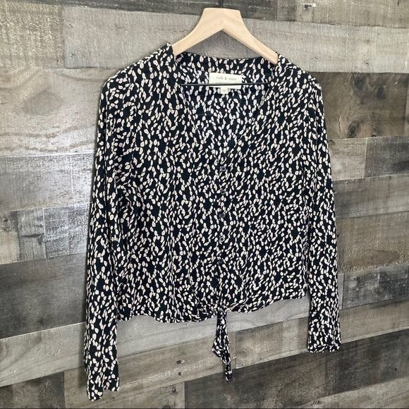 Cloth & Stone Knot Tie Button Down Top - Picture 2 of 10